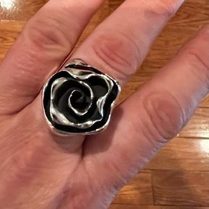 Sterling silver flower cocktail ring